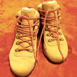 Almost new Boots by Columbia Sportswear.